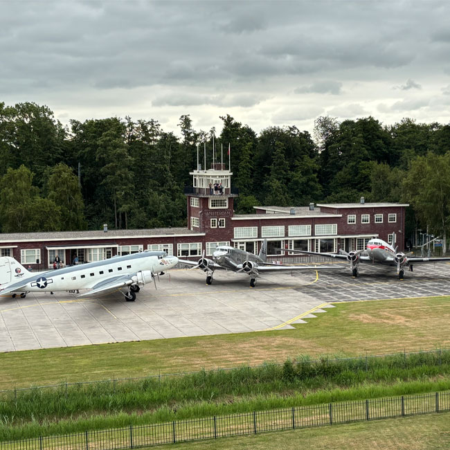 De Dakota R4D, DC-2 en DC-3 bij Aviodrome