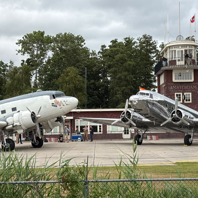 De Dakota R4D en DC-2 bij Aviodrome